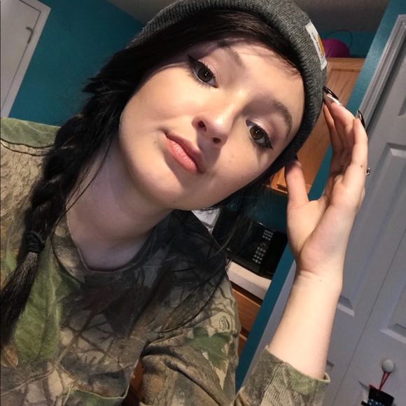 Meet your Posher, Faith - Picture 2 of 3